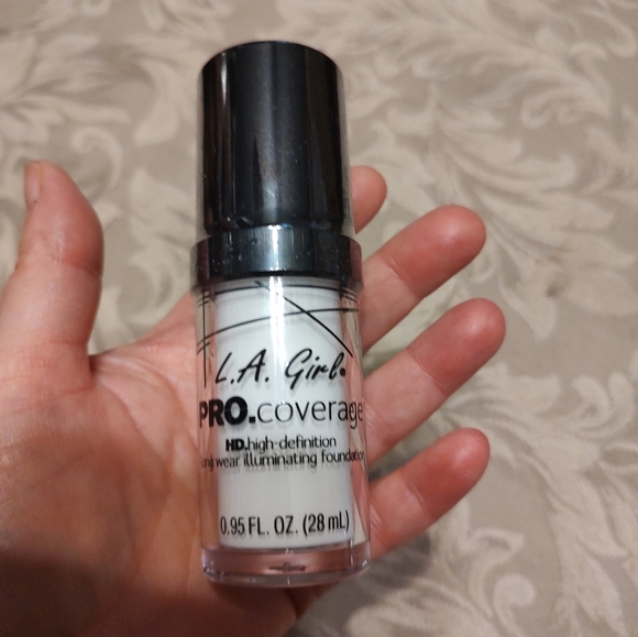 🕷️🐈‍⬛🕷️ NWT L.A. Girl Pro Coverage White Liquid Foundation - Picture 2 of 13